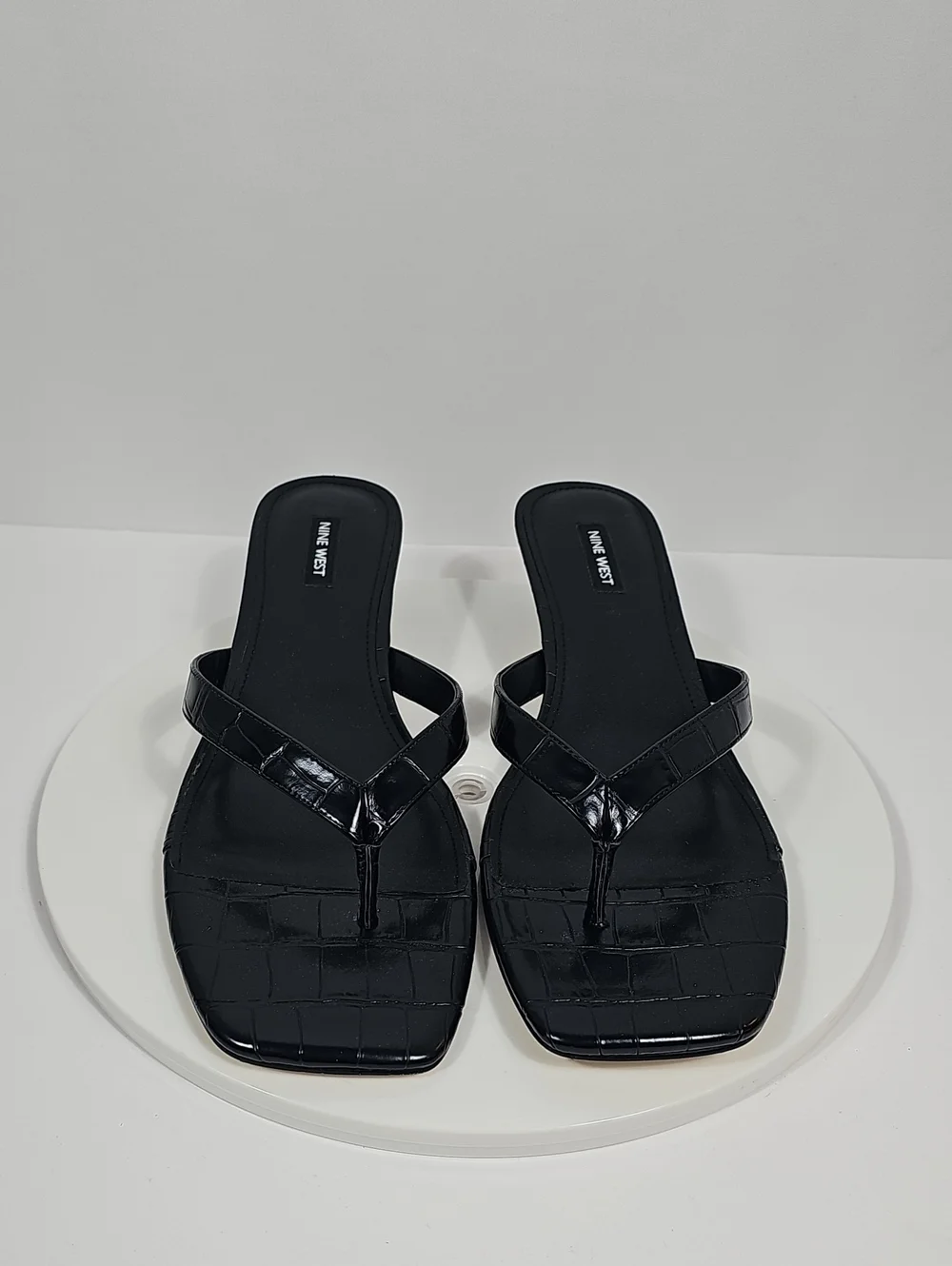 NIB Nine West Cassa Black Croc Embossed Kitten Heel Thong Sandals 12 Modern Work